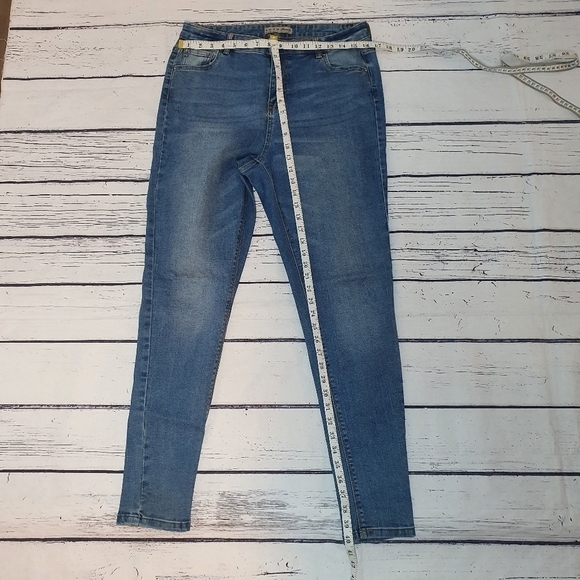 Denim and CO High-Waisted Jeans Size 12 - Picture 6 of 6